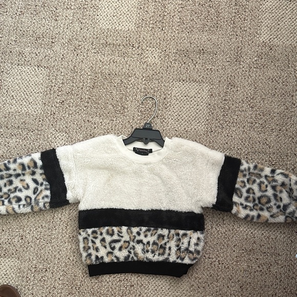 Xhilaration Cream Faux Fur Top - Picture 1 of 3